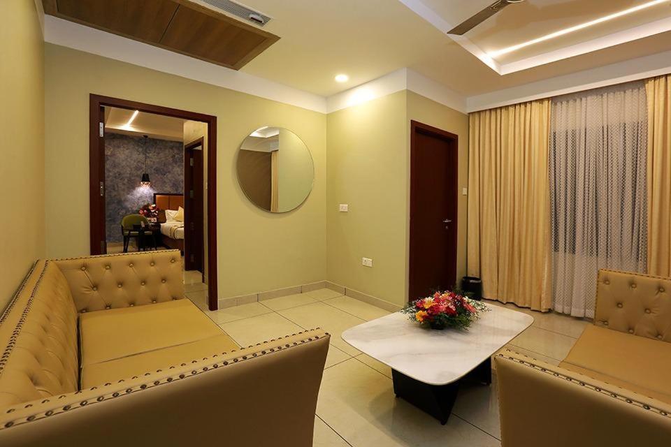 Hotel New York Square Kottayam Exterior photo