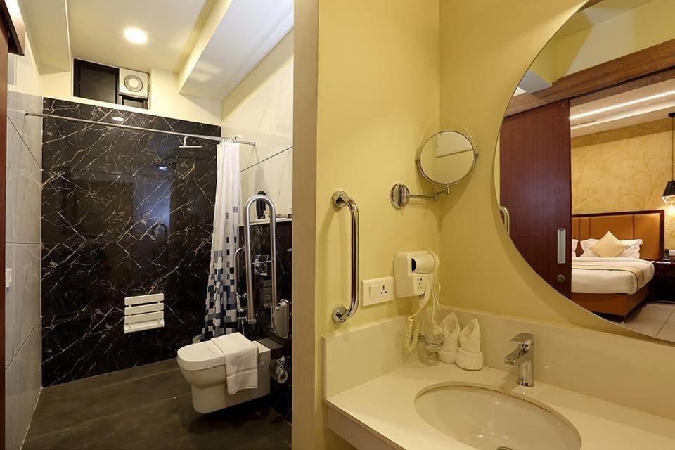 Hotel New York Square Kottayam Exterior photo