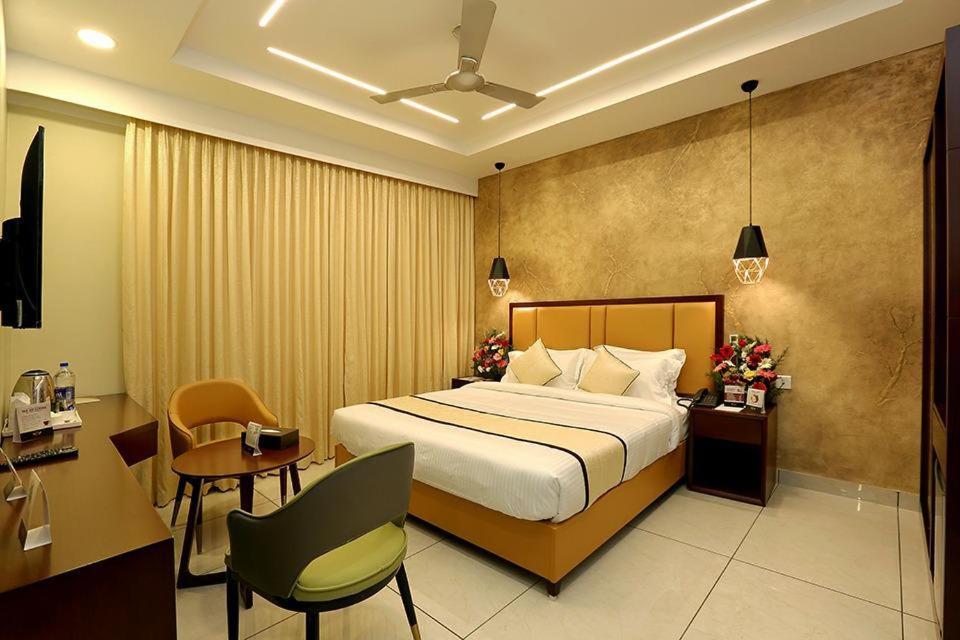 Hotel New York Square Kottayam Exterior photo