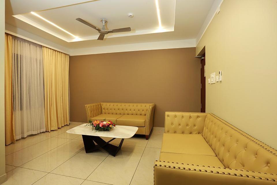 Hotel New York Square Kottayam Exterior photo