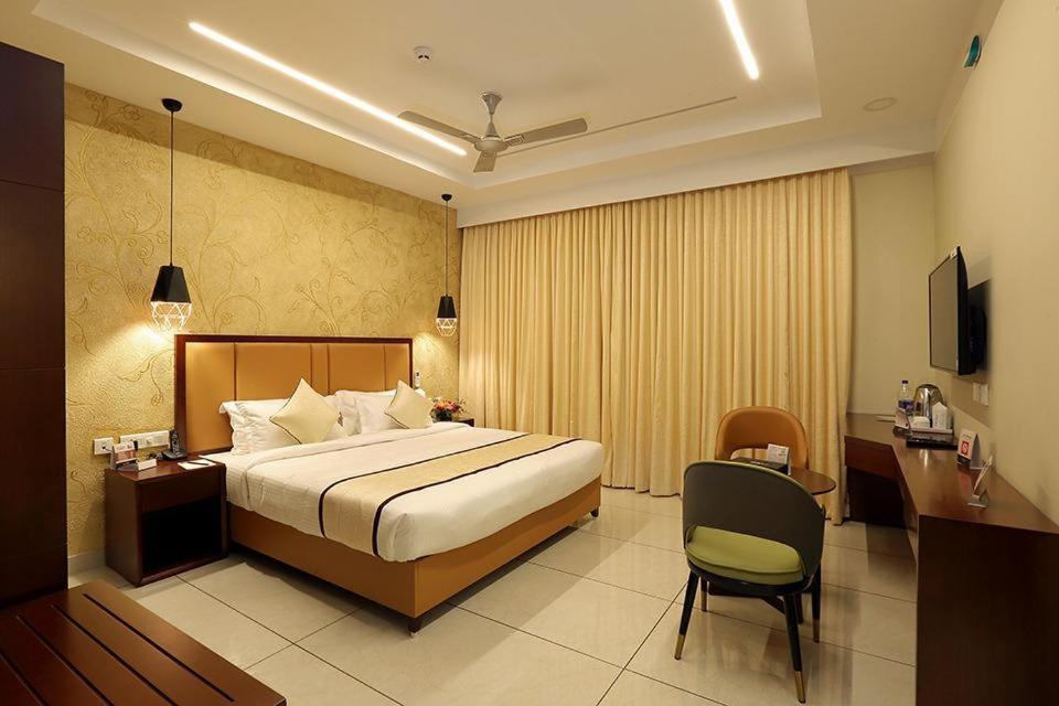 Hotel New York Square Kottayam Exterior photo