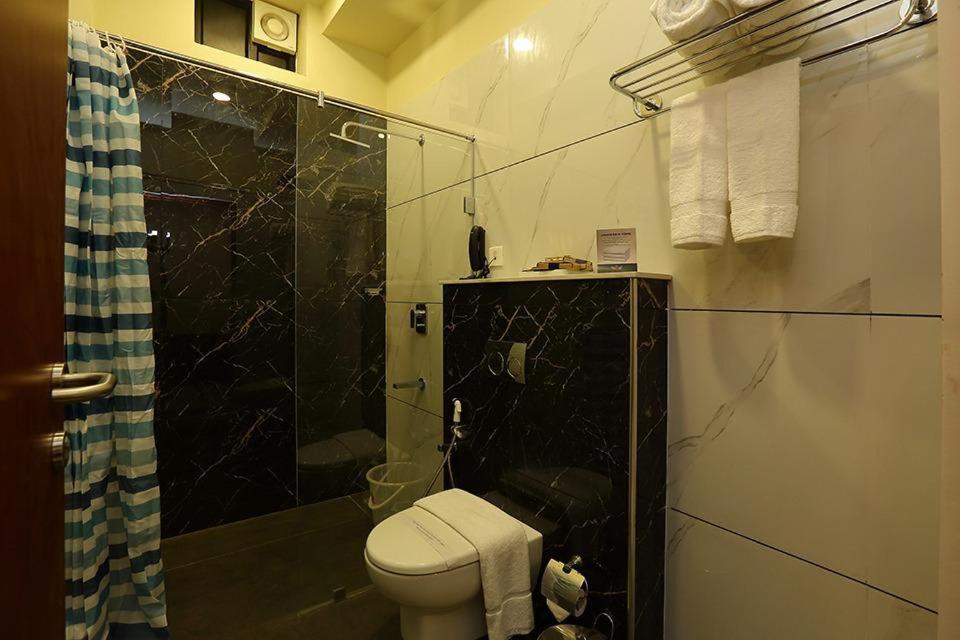 Hotel New York Square Kottayam Exterior photo
