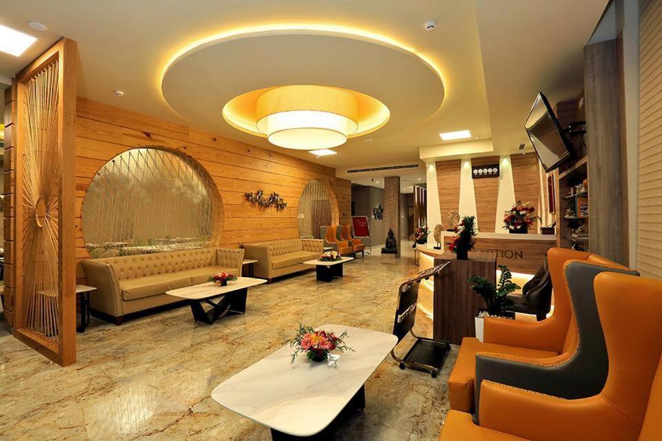 Hotel New York Square Kottayam Exterior photo