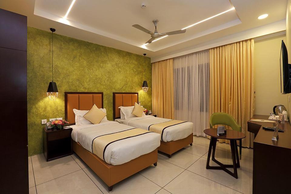 Hotel New York Square Kottayam Exterior photo
