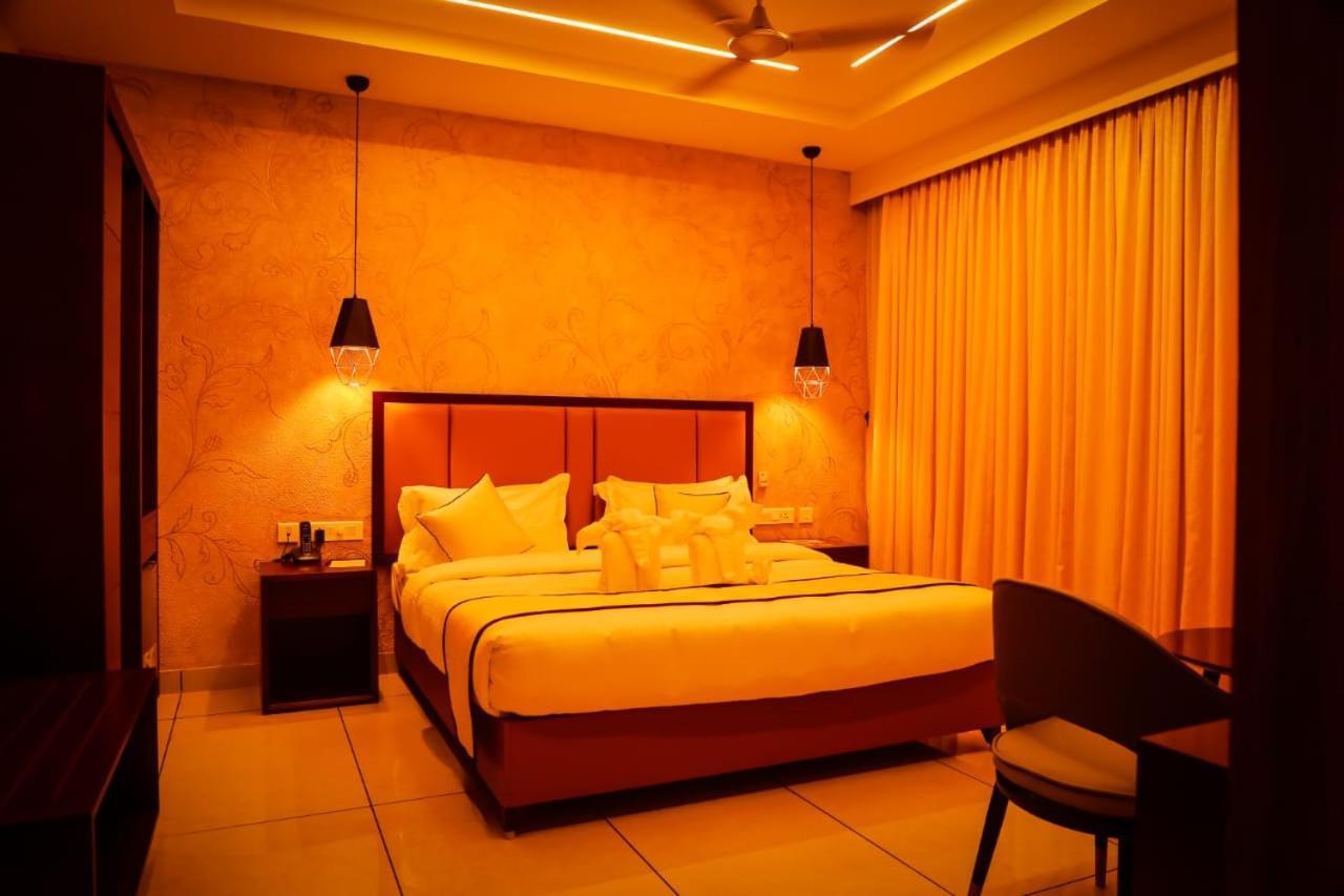 Hotel New York Square Kottayam Exterior photo