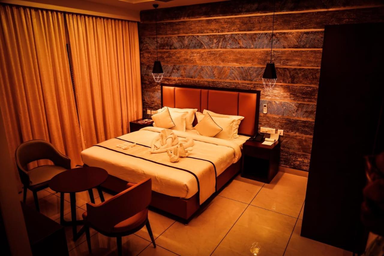 Hotel New York Square Kottayam Exterior photo